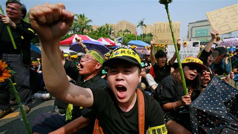 Thousands In Taiwan Protest China Trade Deal