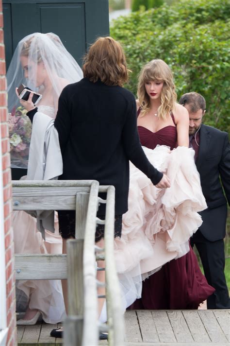 See Taylor Swift As A Bridesmaid Again Vogue Australia