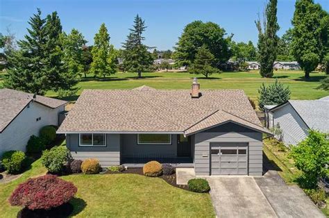2293 Country Club Ter Woodburn Or 97071 Mls 23631297 Redfin