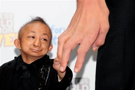 Top 10 Peoples With Biggestlargest Hands In The World
