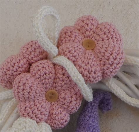 Lo spazio di lilla, blog di artigianato, hobby e diy. Tutorial: fiore amigurumi | Modelli di fiori all'uncinetto, Accessori per uncinetto, Uncinetto