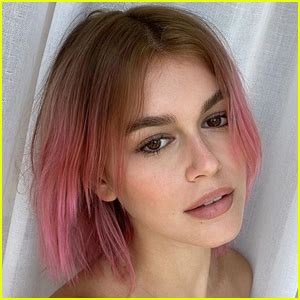 Kaia Gerber Shows Off Her New Punk Pink Hair Kaia Gerber Just