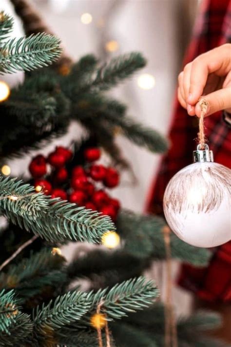 10 ways to get in the holiday spirit