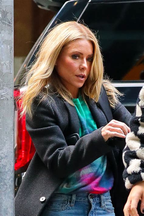 Kelly Ripa Arrives At An Interview With Katie Couric In New York 1019