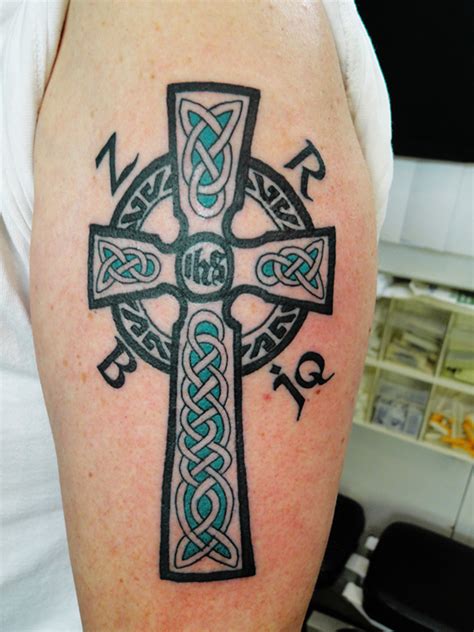 Not necessarily religious in nature, christian and celtic cross tattoos are favorites. 10 Stunning Irish Tribal Tattoos | Only Tribal