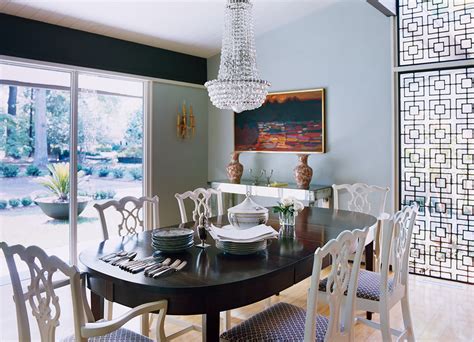 Passive colors are popular choices for bedrooms and can make small spaces seem more spacious. The Best Dining Room Paint Colors | HuffPost