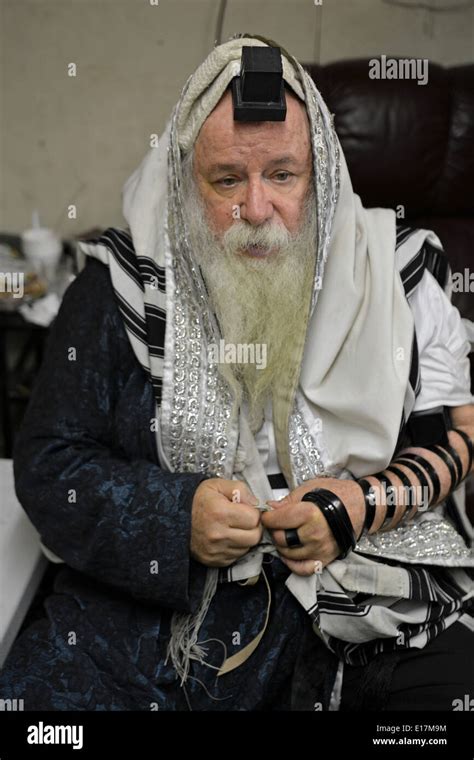 Rabbi Prayers Service Hi Res Stock Photography And Images Alamy