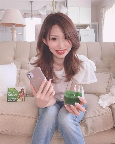 sachi♡さんのインスタグラム写真 sachi♡instagram 「♡ こんばんは🌙 今日は娘と少しだけお買い物に行ったついでに みんなが飲んでたマックのラムネシェイクを 飲み