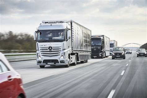 Absatzkrise Zwingt Daimler Trucks Zu Gewinnwarnung