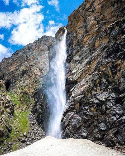 Vasudhara Fall Unbelievable Waterfall To Visit Near Badrinath