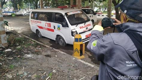 Maslani menambahkan, oknum kondektur saat itu sedang berada di bus sugeng rahayu (sr). Gaji Sopir Aice Wonogiri : Loker Sukoharjo Di Joyday Ice Cream Solo - terapiesdebenestar-wall