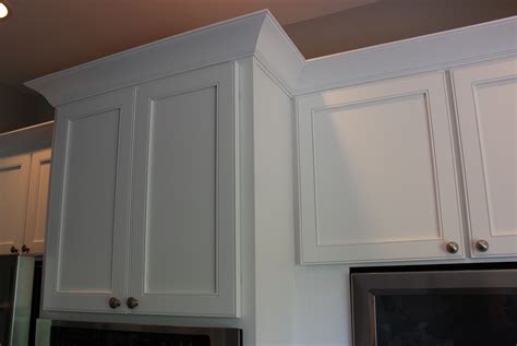 Modern Rown Molding For Kitchen Abinets Have Staggered Look The