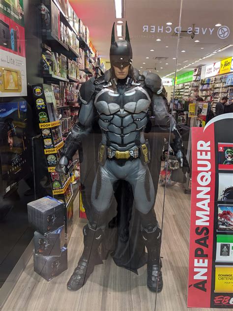 This Lifesize Batman Statue Seen At An Ebgames Store Game Stop Rbatman