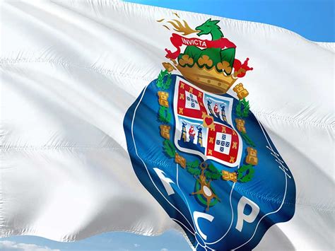 The smale balls you see on the sides are actually the first fc porto logo. Porto Guide | PortugalVisitor - Travel Guide To Portugal