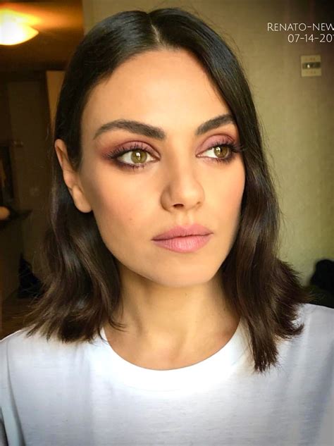 Mila Kunis Wearing Pink Eyeshadow And Pink Lipstick Makeup Look Pink