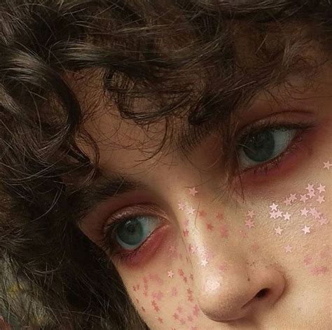 Sandersen Glitter Freckles Multichain Trend And Sheer Veils