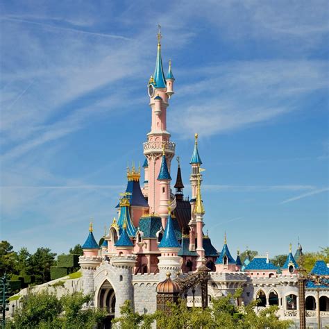 Le Château élément Emblématique Des Parcs Disney Dans Le Monde Le