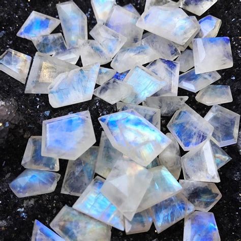 Moonstone 💎🌙 One Of The Most Magical Crystals Full Of Feminine Energy