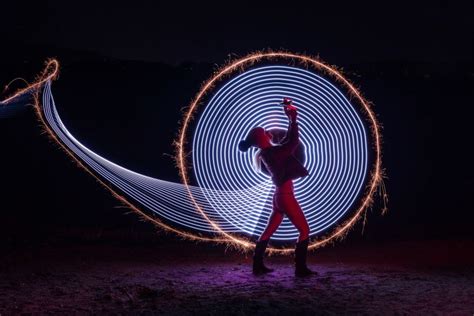 Night Photography Tips How To Create A Light Painting Domestika