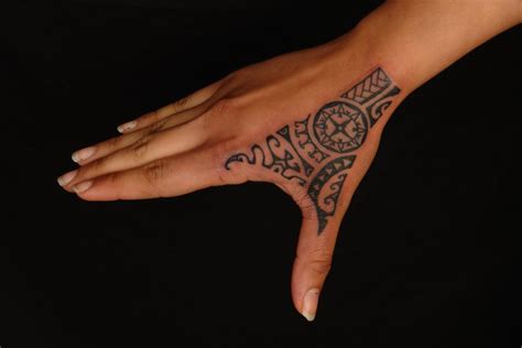 Maori Polynesian Tattoo Rotumanpolynesian Hand Tattoo On Laura