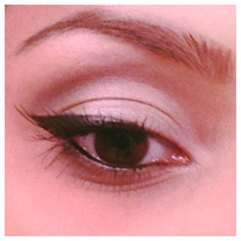 10 Steps To Create The Perfect Cat Eyeliner Huffpost