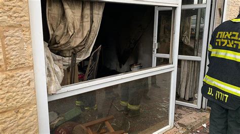 שריפה פרצה הלילה בבניין מגורים בבניין ברחוב ישראל אהרון פישל בשכונת הבוכרים בירושלים. אישה כבת 30 נספתה בשריפה בדירה בשכונת מלחה בירושלים