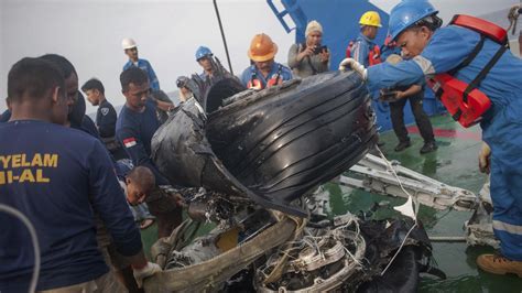 Investigators Sift Through 69 Hours Of Lion Air Crash Data