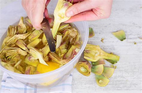 Sopra il cavolo ancora e ripiegare le foglie. Ricetta Torta salata Carciofi ricotta e speck semplice e ...