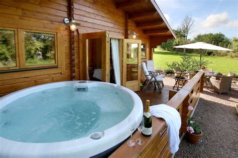 Hop Pickers 2 Bedroom Luxury Log Cabin With Private Hot Tub Tripadvisor Holiday Rental In