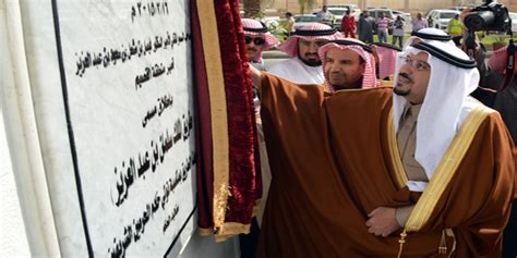 أعلنت جامعة الملك سعود مؤخراً عن توافر مجموعة من الوظائف (للرجال، والنساء) على لائحتي بند الأجور والمستخدمين بمسمى (مراسل، سائق، وعامل أمن) لشغلها بكوادر سعودية مؤهلة عبر المسابقة الوظيفية. أمير منطقة القصيم يدشن تسمية طريق الملك سلمان شمال مدينة بريدة