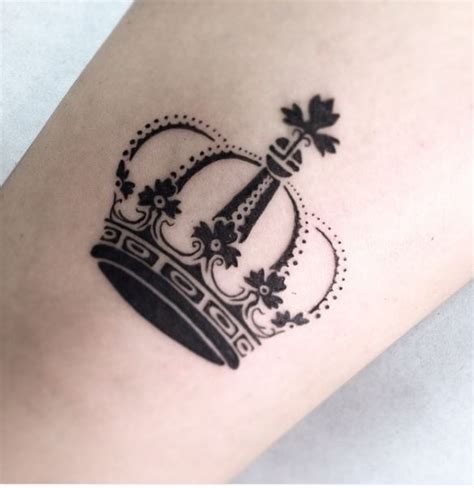 30 Beautiful Crown Tattoo Designs That Would Make You Feel Royal