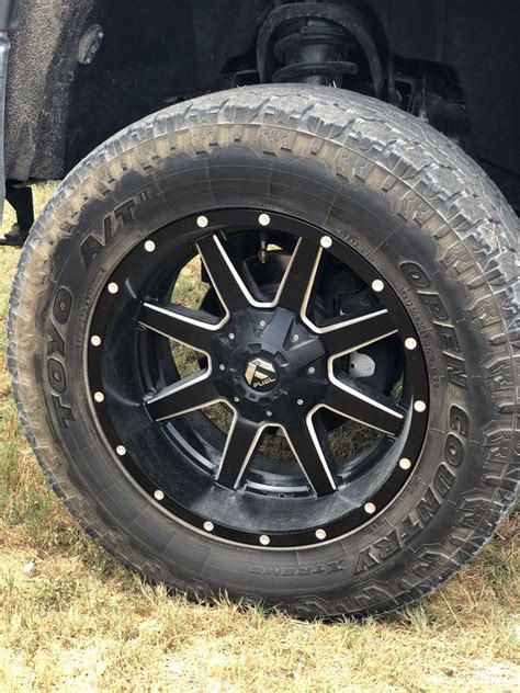 35x12.5x20 Toyo Open Country A/T. 20x10 Fuel off-road Mavericks . for ...