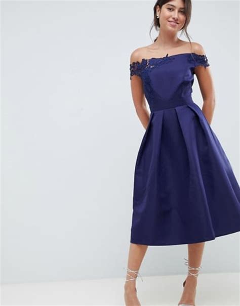 Ici nous allons aborder le thème des chaussures avec une robe noire, mais tous les exemples de chaussures proposés. quelle couleur de chaussure avec une robe bleu marine