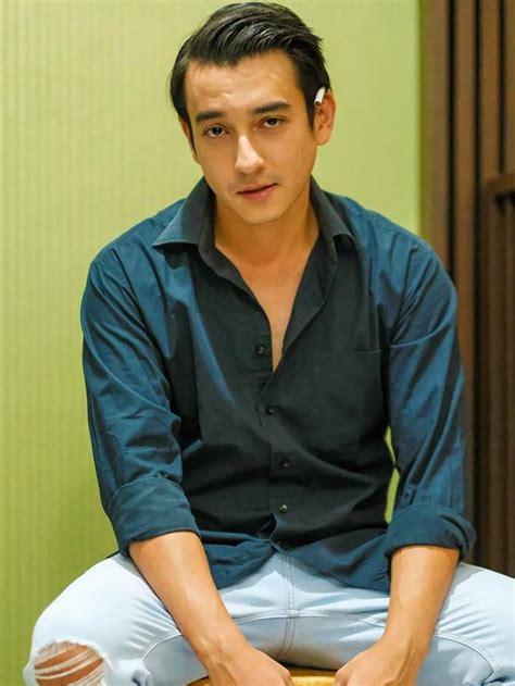 Dua kali aliff alli menikah dengan perempuan indonesia. Positif Covid-19, Aliff Alli Masih Belum Sadarkan Diri - ShowBiz Liputan6.com