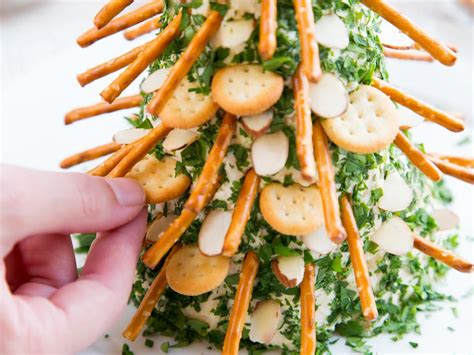 How To Make A Cheese And Crackers Christmas Tree Food