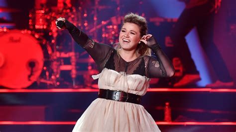 Kelly Clarkson Made An Nsfw Confession To A Fan Who Propositioned Her Glamour