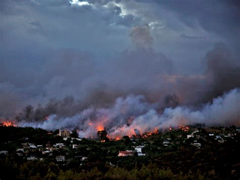 Wildfire Rages Near Athens And Destroys Everything In Its Vicinity