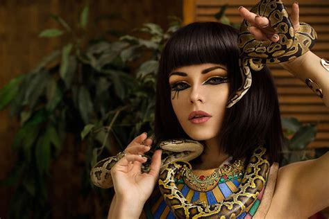 Cleopatra Cosplay From Assassins Creed Origins Media Chomp
