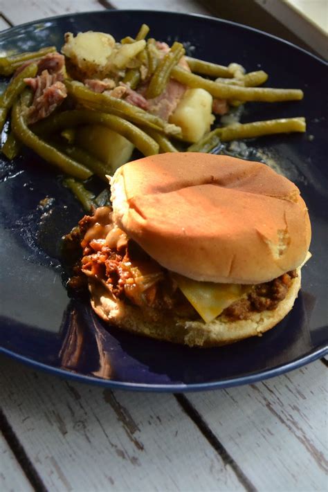 · this loose meat, ground beef sandwich has loads of flavor and is so easy! Slow Cooker Ground Beef Barbecue for Sandwiches