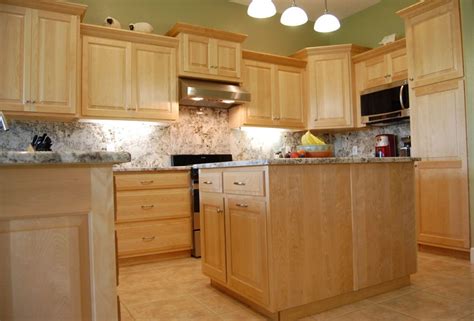 Light maple kitchen cabinets blend seamlessly with stove, dishwasher and sink to create a very functional work area. Light Maple Kitchen Cabinets | Traditional Maple Kitchen ...