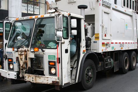 Nyc Sanitation Garbage Truck In New York City No 4719 Flickr