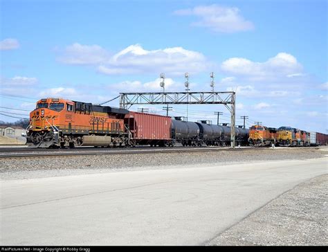 Railpicturesnet Photo Bnsf 6890 Bnsf Railway Ge Es44ac At Aurora