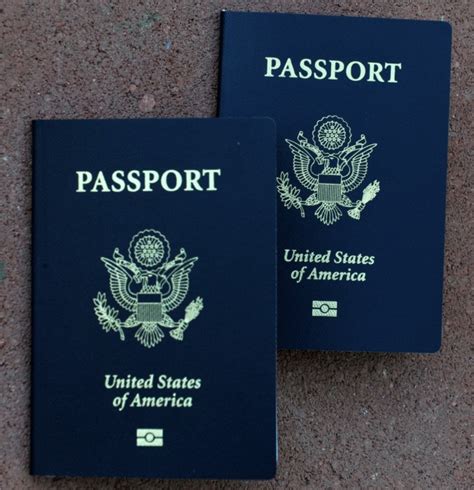בחר/י מדינה בה הונפק הדרכון. זאת הסיבה המפתיעה שבגללה יש רק 4 צבעים של דרכונים בעולם!