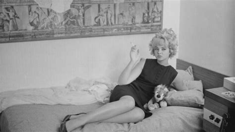 Mandy Rice Davies What Happened To The Model Involved In The Profumo