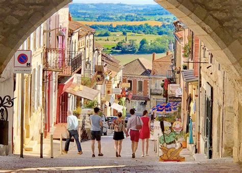 I looked over at my friend as she was talking feverishly about the still, quiet beauty of the river lot in the first morning light, and how pulling up stakes and. 3 jolis villages du Lot-et-Garonne - Guide du Lot et Garonne