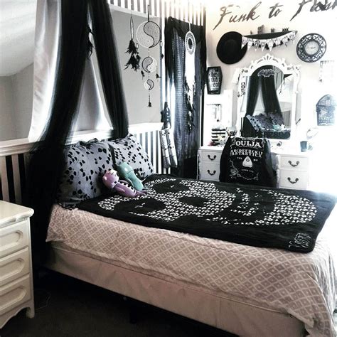 22 Gothic Bedroom Ideas Thatll Blow Your Mind