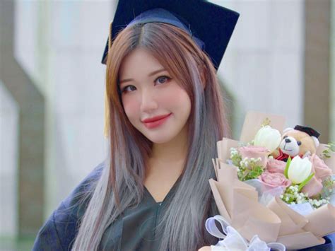 Social Media Influencer Ms Pui Yi Announces Us1m Scholarship For