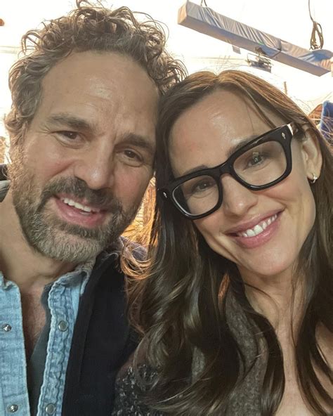 Before jennifer garner and ben affleck got divorced in 2018, the famous couple had been together for 16 years, married for 10 of them, and had brought three kids into the world. Jennifer Garner Rewore Pearl Necklace from '13 Going on 30' in 'Yes Day' | PEOPLE.com