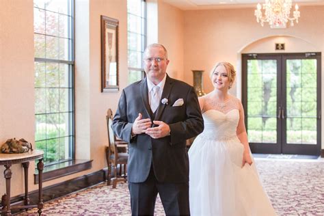 3 Reasons You Need A Father Daughter First Look On Your Wedding Day