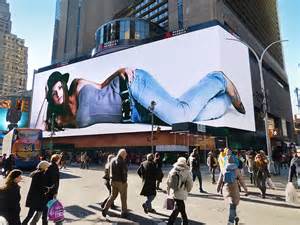 A Real Head Turner Times Square Gets The World S Largest Digital